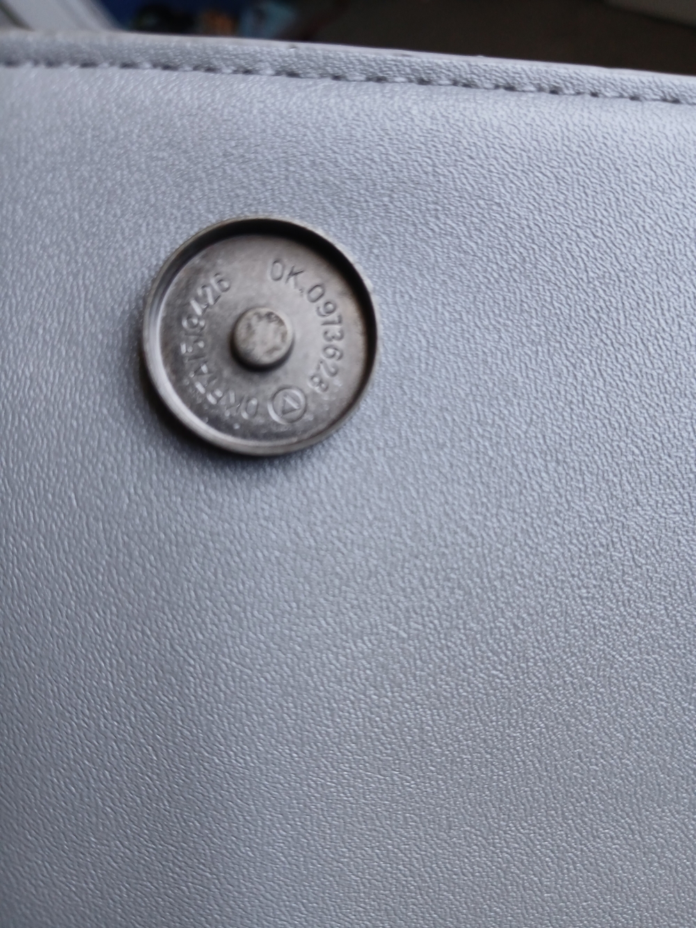 Gucci Gray Embossed Leather Shoulder Bag with Chain Strap - Picture 6 of 7